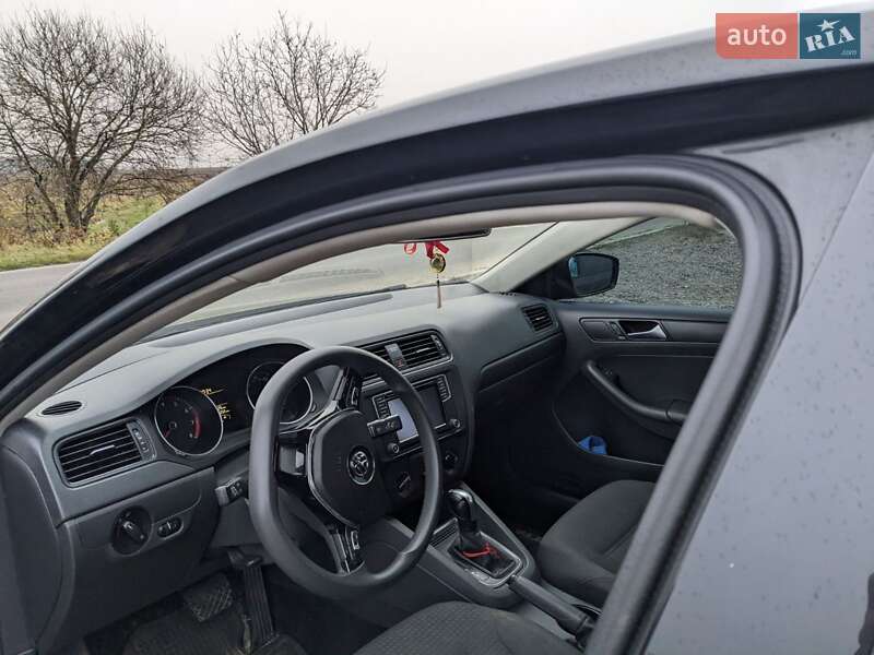 Седан Volkswagen Jetta 2016 в Львові