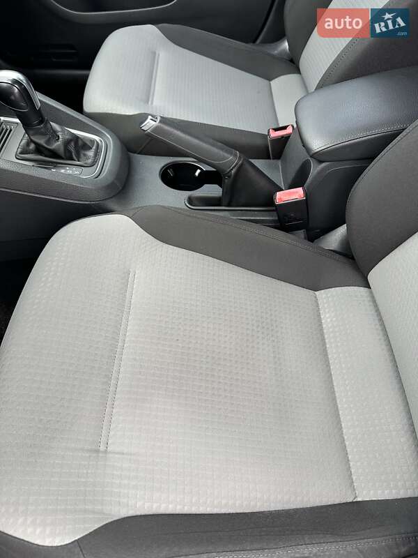 Седан Volkswagen Jetta 2016 в Рівному