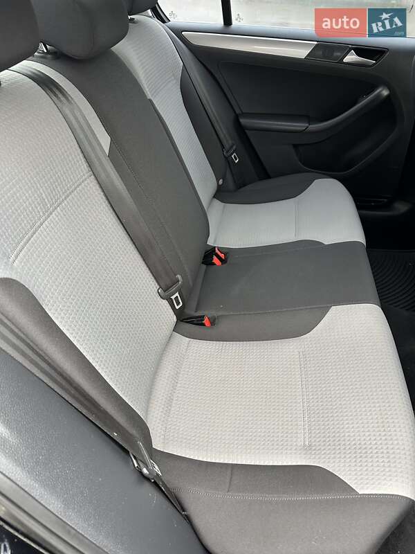 Седан Volkswagen Jetta 2016 в Рівному