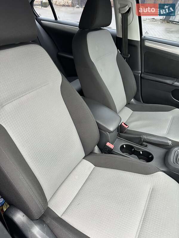 Седан Volkswagen Jetta 2016 в Рівному