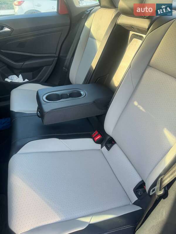 Седан Volkswagen Jetta 2019 в Сумах