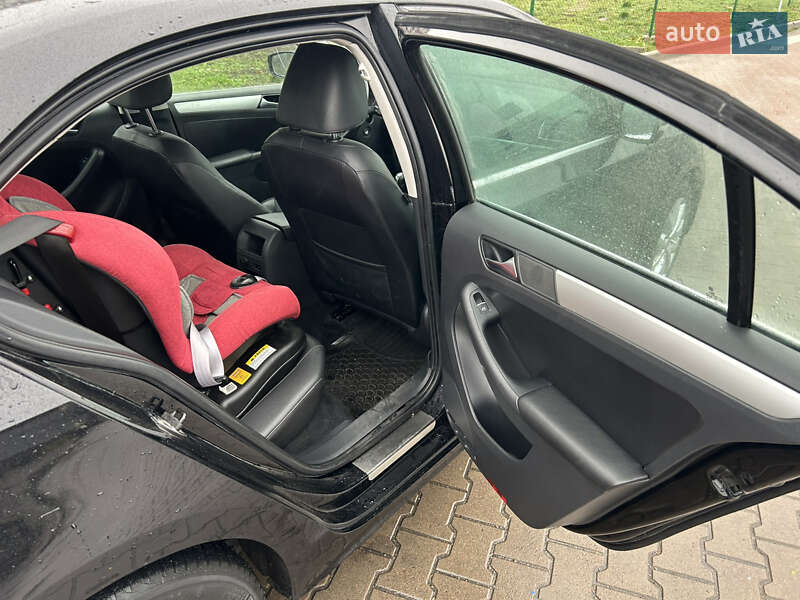 Седан Volkswagen Jetta 2013 в Києві фото 12 Седан Volkswagen Jetta 2013 в Києві
