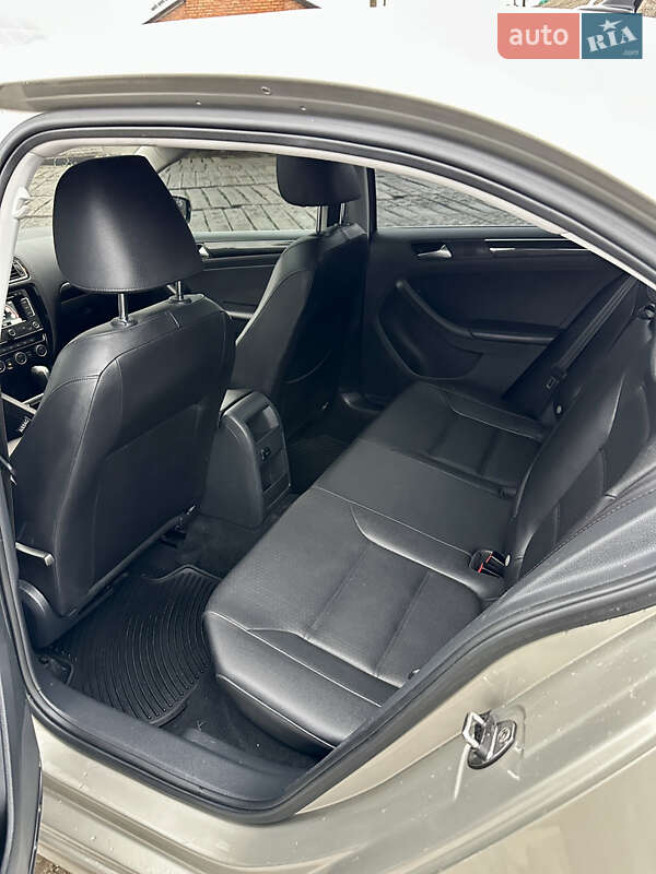 Седан Volkswagen Jetta 2015 в Харькове