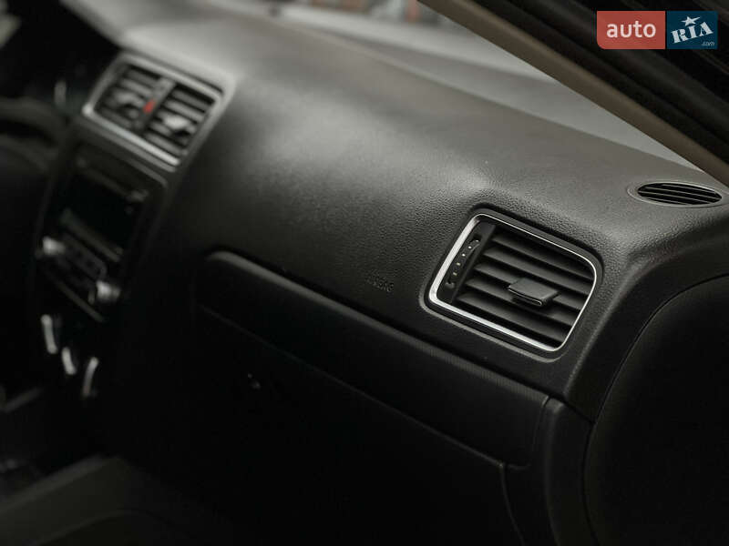 Седан Volkswagen Jetta 2011 в Кропивницькому