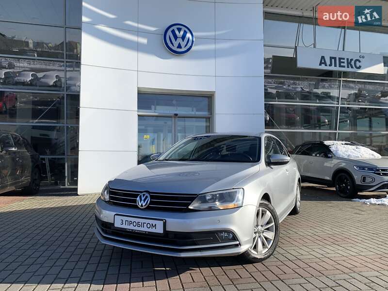 Седан Volkswagen Jetta 2016 в Львові