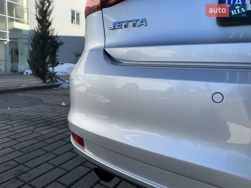 Седан Volkswagen Jetta 2016 в Львові