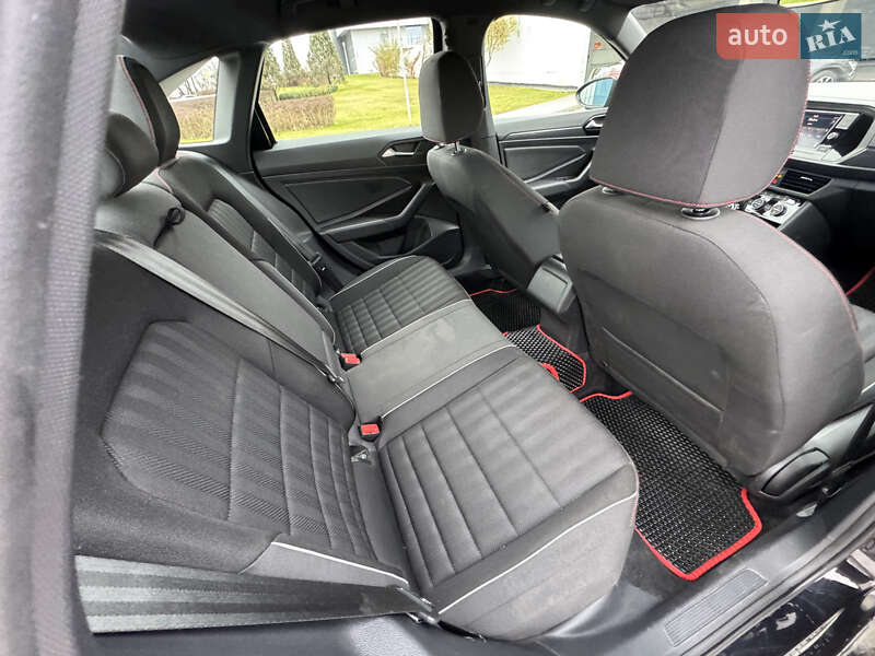 Седан Volkswagen Jetta 2018 в Киеве