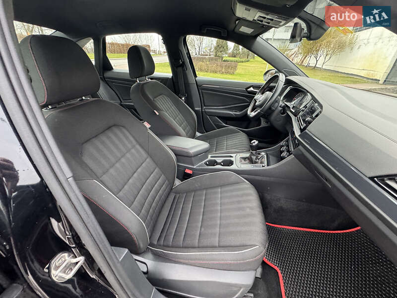 Седан Volkswagen Jetta 2018 в Киеве