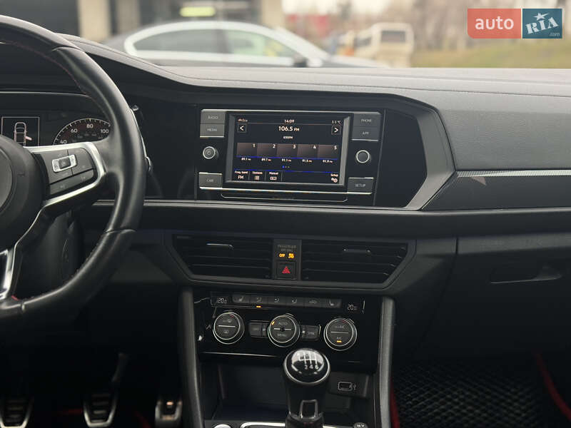 Седан Volkswagen Jetta 2018 в Киеве