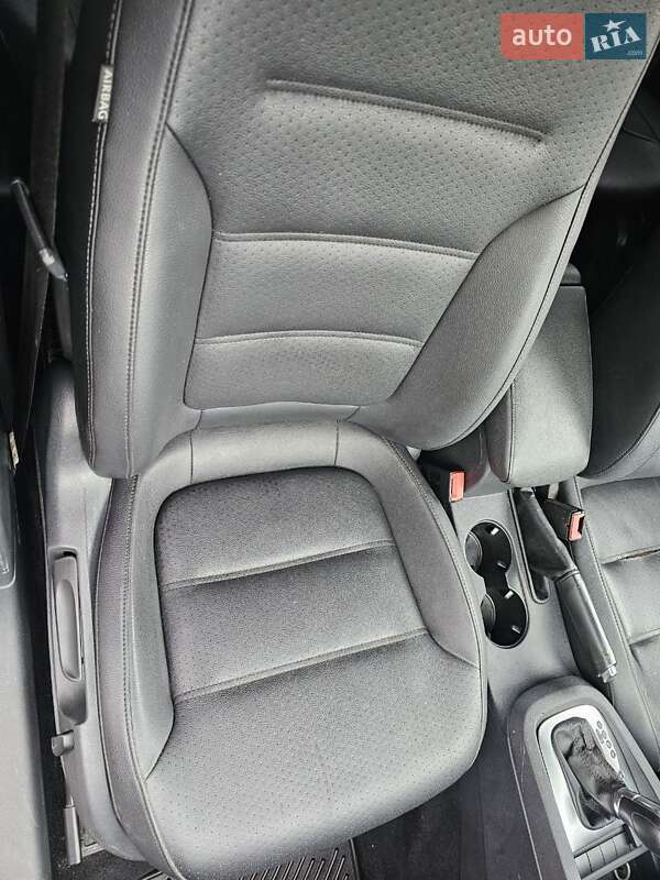 Седан Volkswagen Jetta 2013 в Києві
