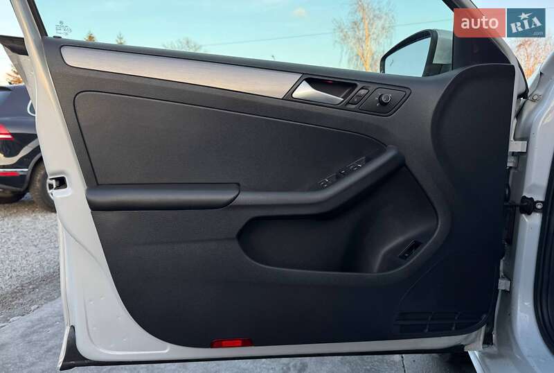 Седан Volkswagen Jetta 2017 в Ровно фото 26 Седан Volkswagen Jetta 2017 в Ровно