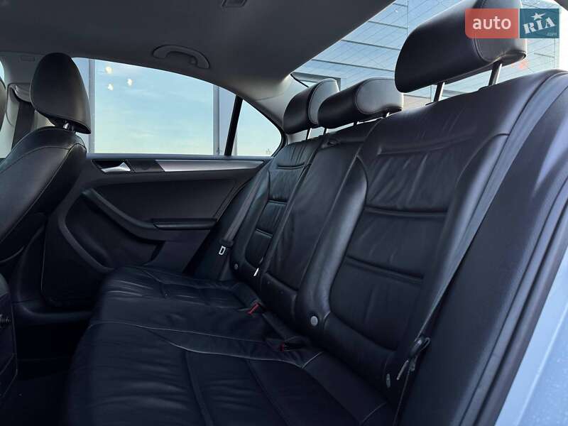 Седан Volkswagen Jetta 2017 в Ровно фото 48 Седан Volkswagen Jetta 2017 в Ровно
