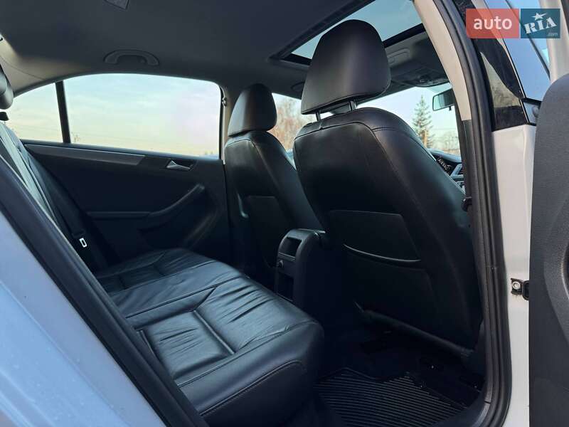 Седан Volkswagen Jetta 2017 в Ровно фото 61 Седан Volkswagen Jetta 2017 в Ровно