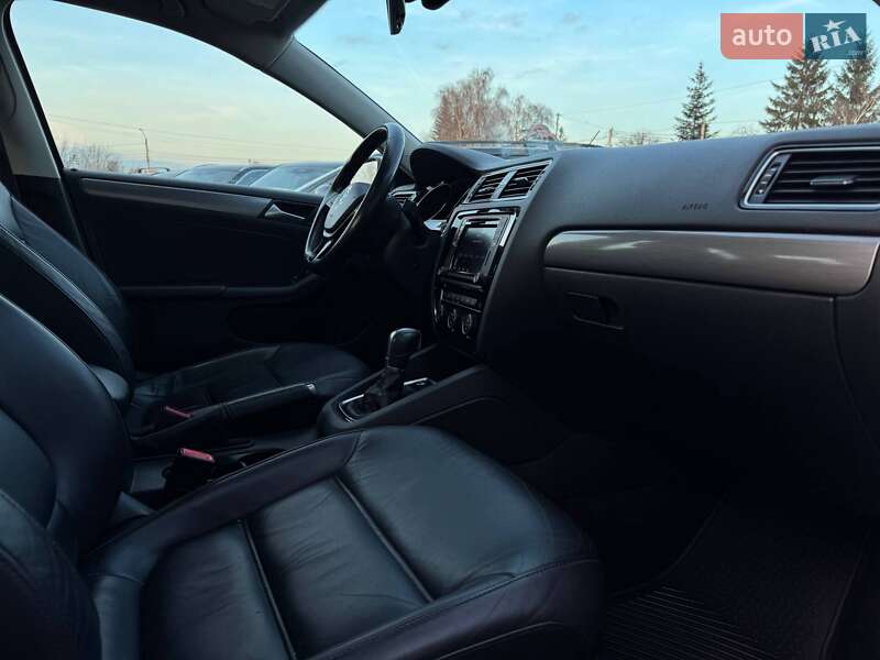 Седан Volkswagen Jetta 2017 в Ровно фото 73 Седан Volkswagen Jetta 2017 в Ровно