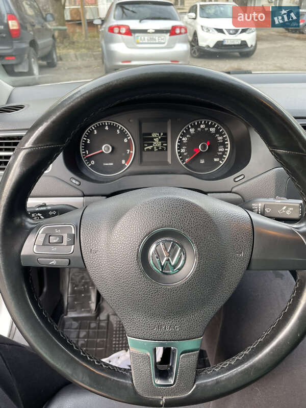 Седан Volkswagen Jetta 2012 в Києві