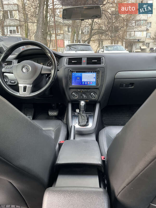 Седан Volkswagen Jetta 2012 в Києві