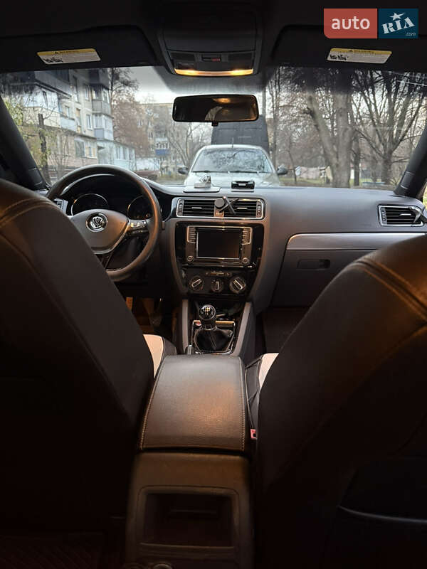 Седан Volkswagen Jetta 2016 в Харкові