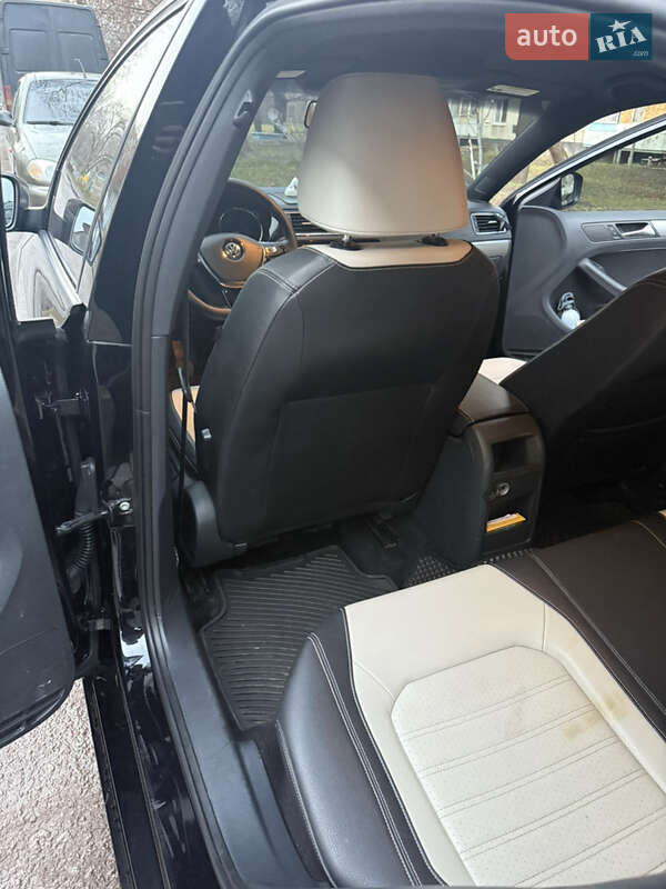 Седан Volkswagen Jetta 2016 в Харкові