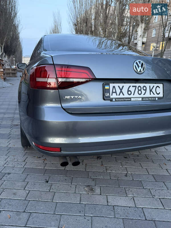 Седан Volkswagen Jetta 2017 в Дніпрі