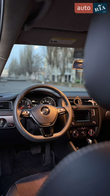 Седан Volkswagen Jetta 2017 в Дніпрі