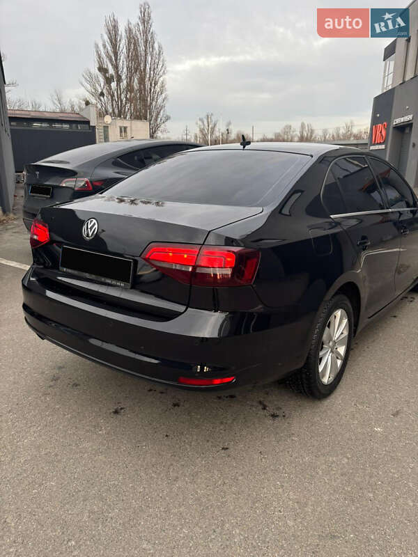 Седан Volkswagen Jetta 2016 в Києві
