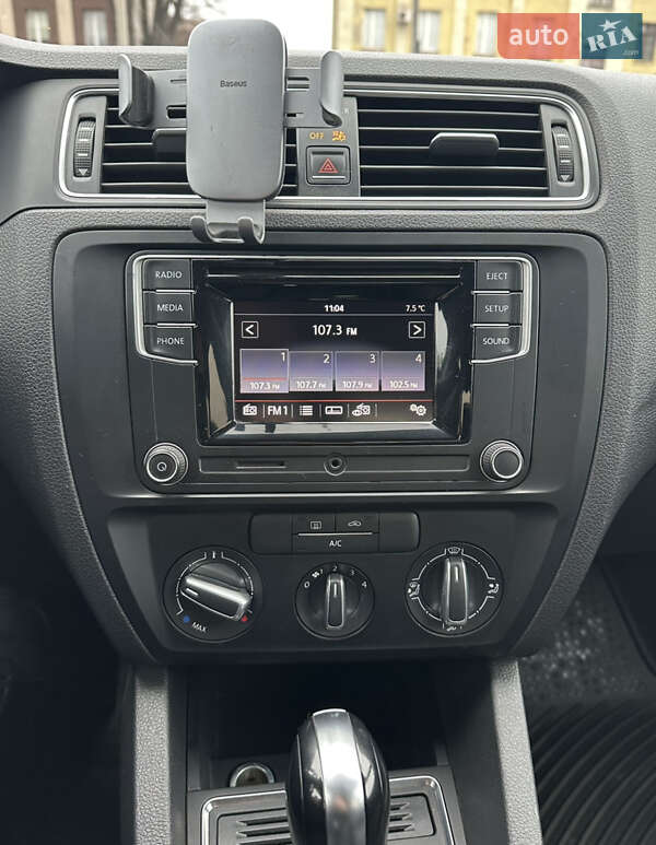 Седан Volkswagen Jetta 2017 в Дніпрі