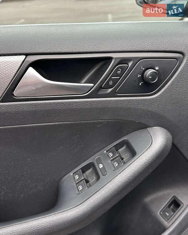 Седан Volkswagen Jetta 2017 в Дніпрі