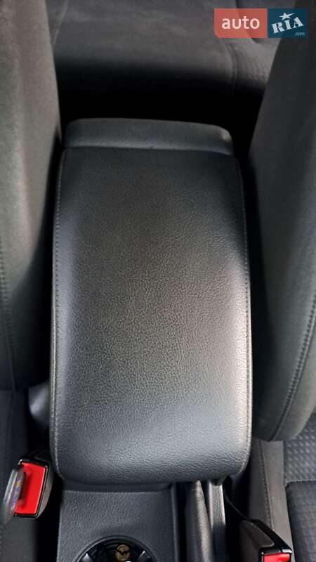 Седан Volkswagen Jetta 2016 в Запоріжжі