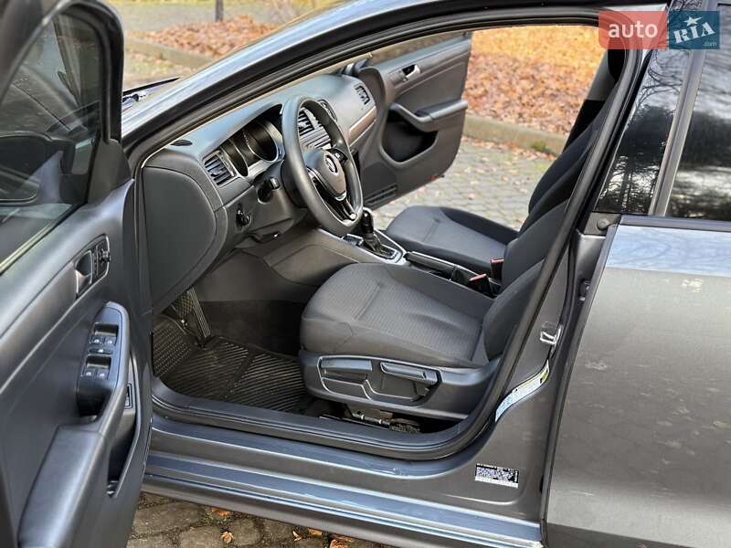 Седан Volkswagen Jetta 2015 в Львове фото 89 Седан Volkswagen Jetta 2015 в Львове