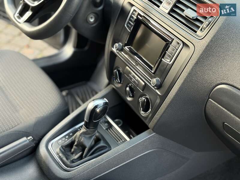 Седан Volkswagen Jetta 2015 в Львове фото 96 Седан Volkswagen Jetta 2015 в Львове
