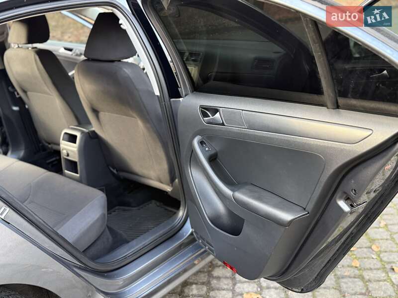 Седан Volkswagen Jetta 2015 в Львове фото 108 Седан Volkswagen Jetta 2015 в Львове