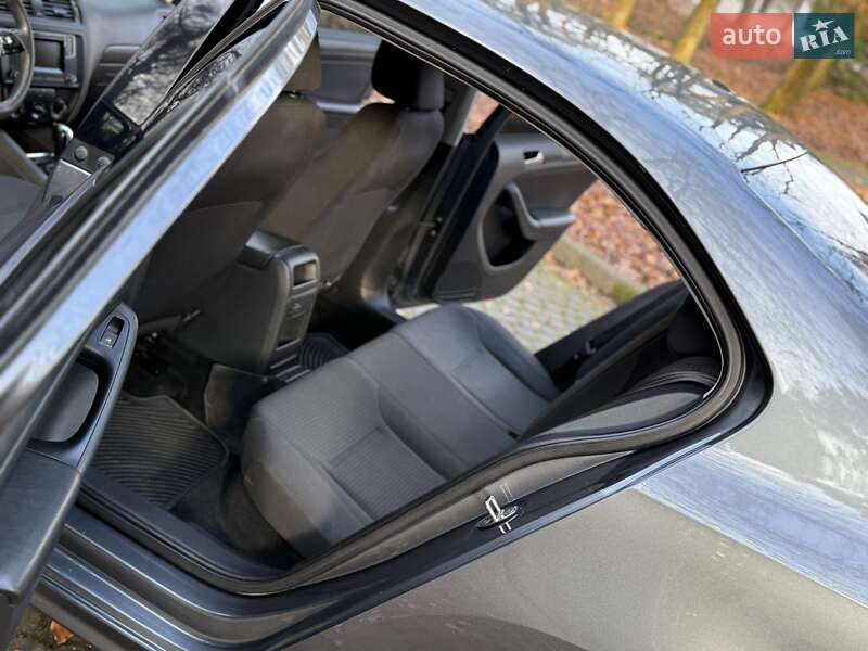 Седан Volkswagen Jetta 2015 в Львове фото 114 Седан Volkswagen Jetta 2015 в Львове