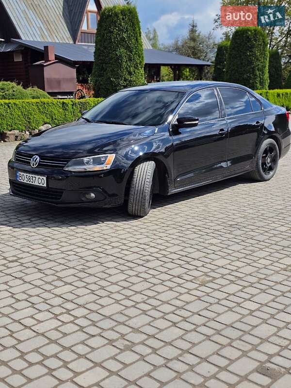 Седан Volkswagen Jetta 2012 в Борщеві