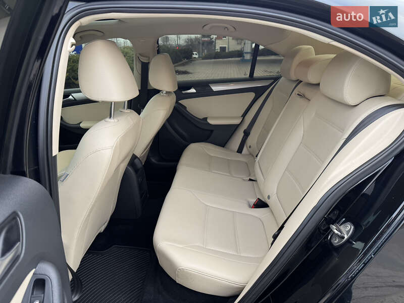 Седан Volkswagen Jetta 2016 в Сумах