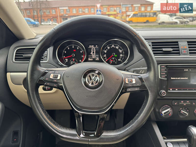 Седан Volkswagen Jetta 2016 в Сумах