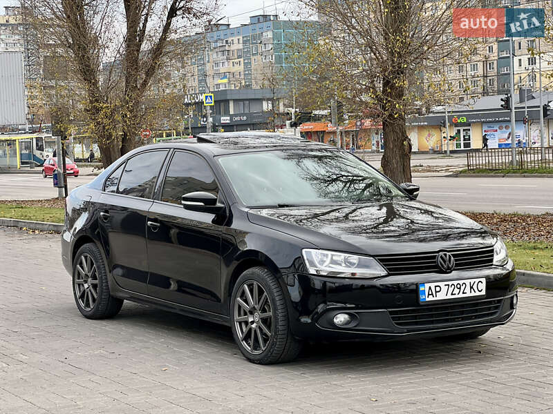 Седан Volkswagen Jetta 2012 в Днепре