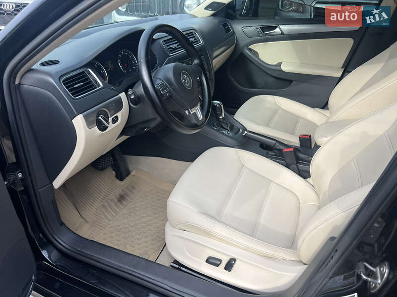 Седан Volkswagen Jetta 2012 в Днепре