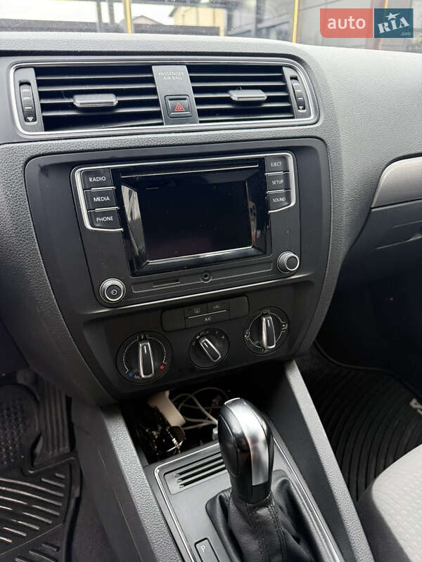 Седан Volkswagen Jetta 2016 в Киеве