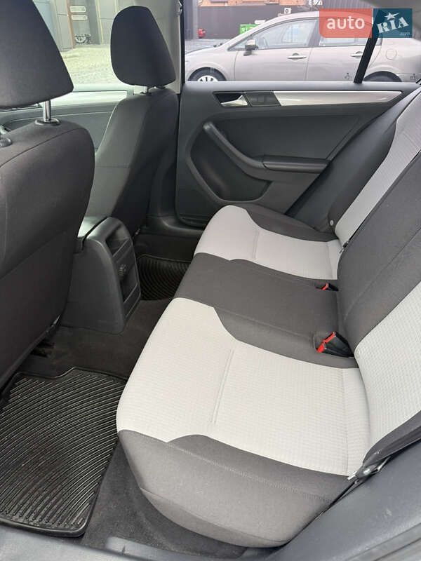 Седан Volkswagen Jetta 2016 в Киеве