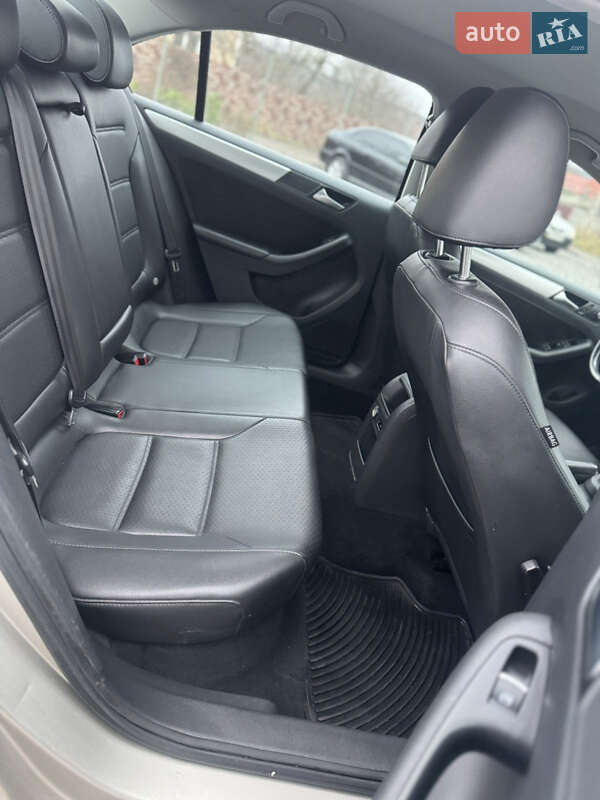 Седан Volkswagen Jetta 2012 в Хмельницькому фото 26 Седан Volkswagen Jetta 2012 в Хмельницькому