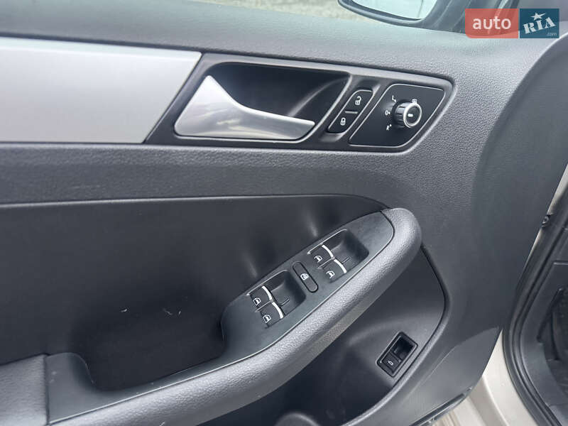 Седан Volkswagen Jetta 2012 в Хмельницькому фото 33 Седан Volkswagen Jetta 2012 в Хмельницькому