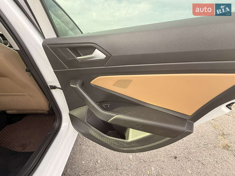 Седан Volkswagen Jetta 2018 в Дніпрі