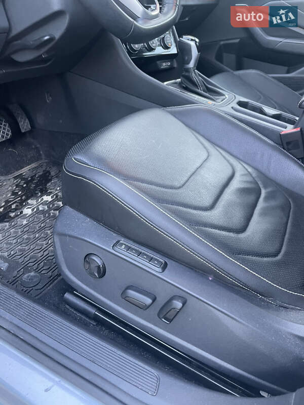 Седан Volkswagen Jetta 2023 в Надвірній