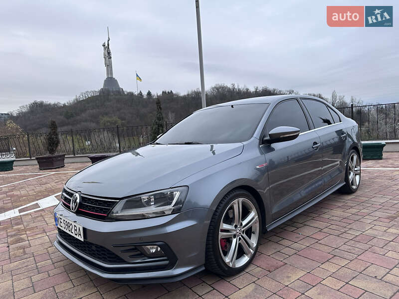 Седан Volkswagen Jetta 2016 в Киеве