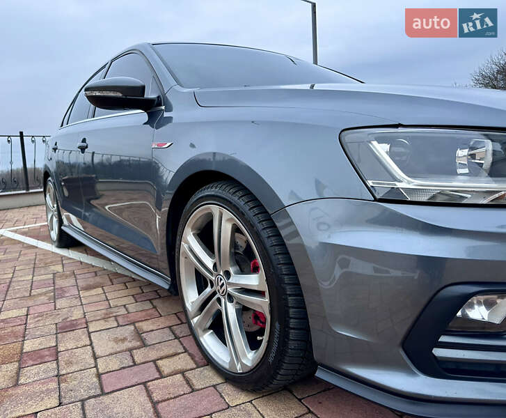 Седан Volkswagen Jetta 2016 в Киеве