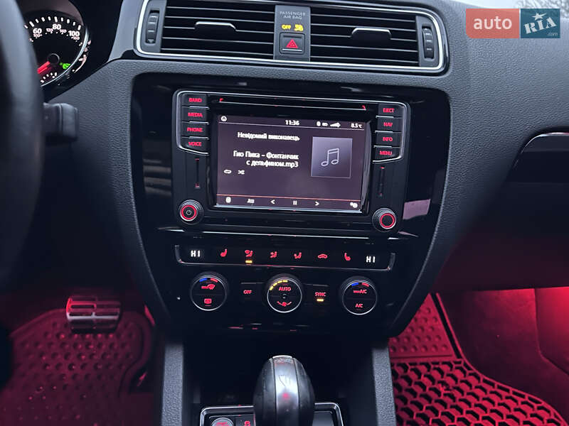 Седан Volkswagen Jetta 2016 в Киеве