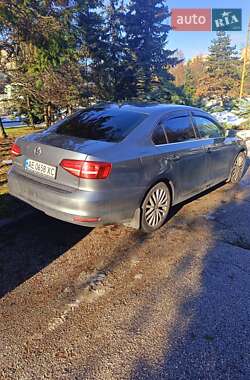Седан Volkswagen Jetta 2015 в Ужгороде
