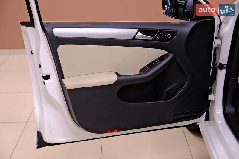 Седан Volkswagen Jetta 2012 в Одессе фото 25 Седан Volkswagen Jetta 2012 в Одессе