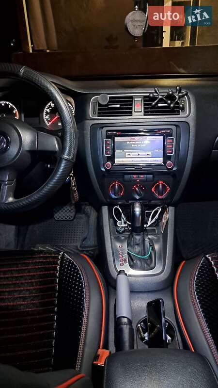 Седан Volkswagen Jetta 2011 в Одесі