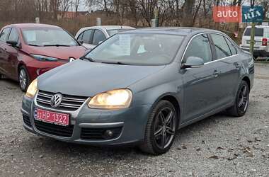 Седан Volkswagen Jetta 2006 в Рівному